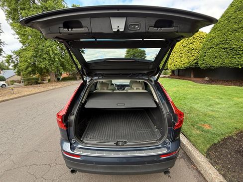 Used 2018 Volvo XC60 T5 Momentum w/ Convenience Package image 7