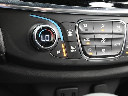 Used 2023 Chevrolet Traverse LT AWD/4WD image 45