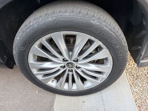 Used 2023 Toyota Highlander Platinum FWD image 9