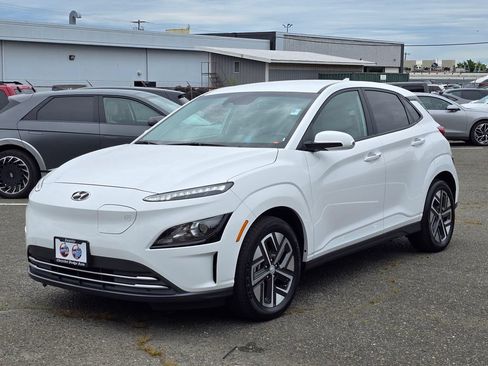 Used 2023 Hyundai Kona SE FWD image 3
