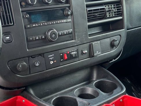 Used 2017 Chevrolet Express 2500 RWD image 22