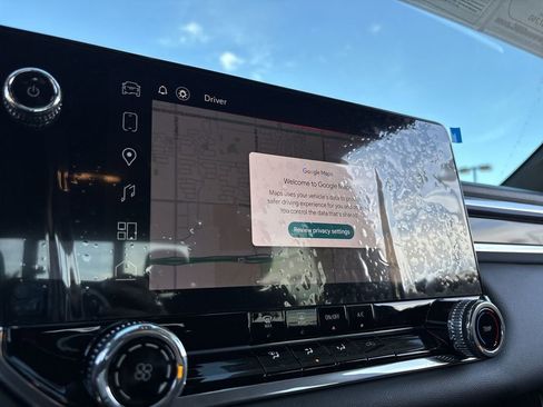 Used 2025 GMC Canyon Elevation image 14