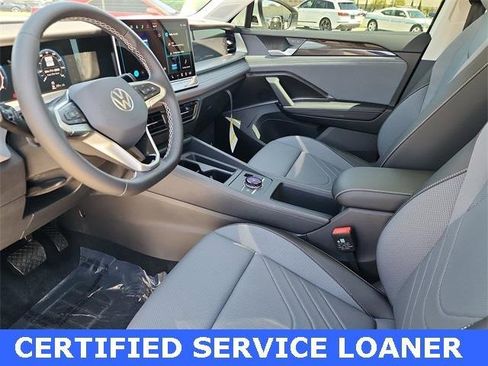 New 2025 Volkswagen Tiguan SE image 12