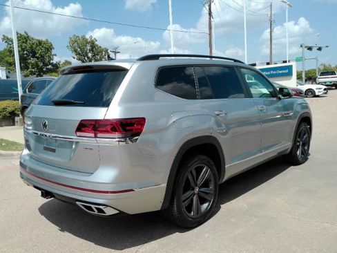 Used 2021 Volkswagen Atlas SE w/ Panoramic Sunroof Package AWD/4WD image 6