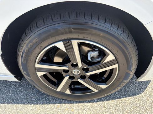 Used 2025 Nissan Sentra SV FWD image 22