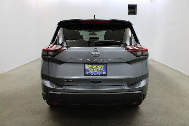 Certified 2026 Nissan Rogue SV FWD image 4