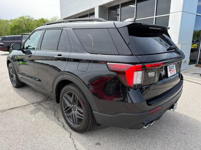Used 2025 Ford Explorer ST AWD/4WD image 5
