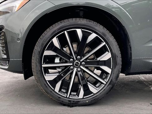 New 2026 Volvo XC60 B5 Ultra w/ Climate Package image 14