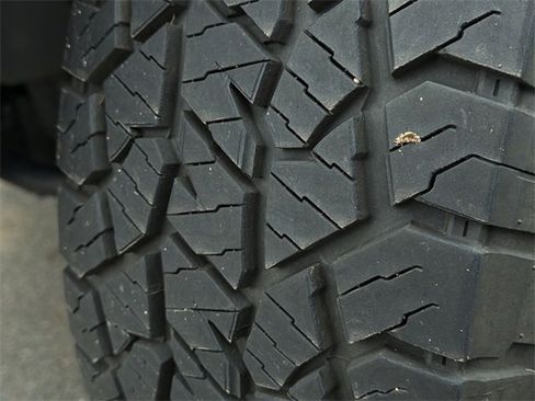 Used 2023 Nissan Frontier PRO-4X w/ Pro Convenience Package image 11