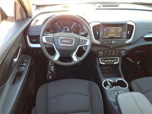 Used 2024 GMC Terrain SLE image 9
