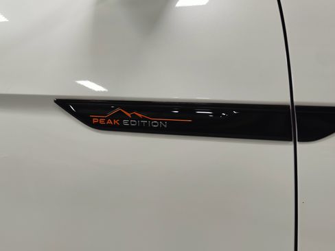 Used 2024 Volkswagen Atlas Peak Edition SEL image 4