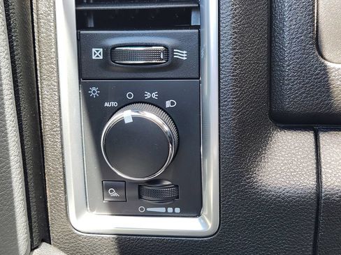 Used 2024 RAM 1500 Classic SLT AWD/4WD image 21
