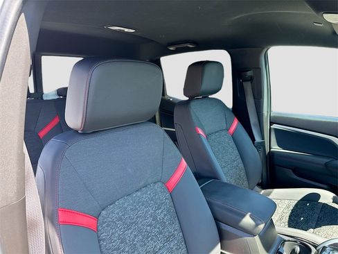 Used 2024 Chevrolet Colorado Z71 w/ Z71 Convenience Package 2 image 23