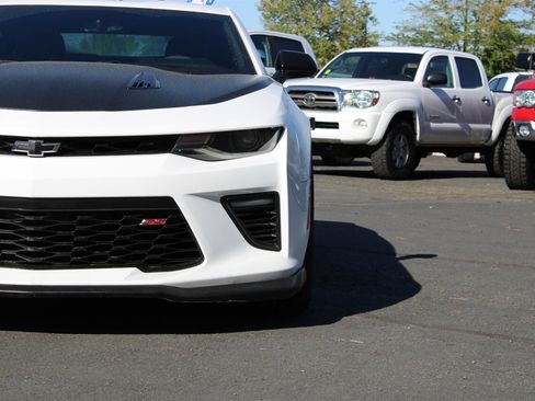 Used 2018 Chevrolet Camaro SS RWD image 4