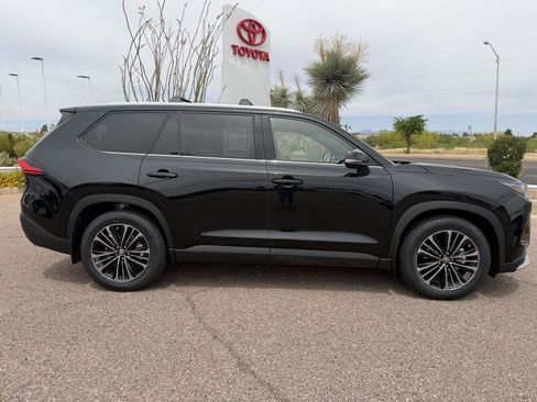 Used 2024 Toyota Grand Highlander AWD Hybrid image 8