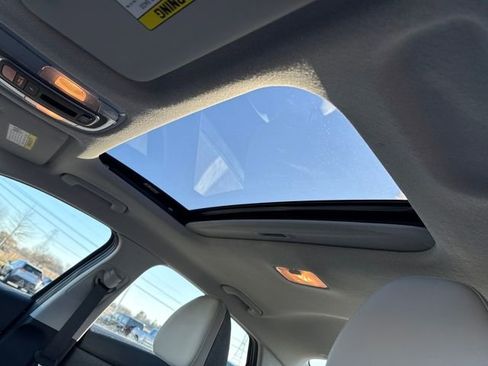 Used 2023 Hyundai Elantra Limited image 24