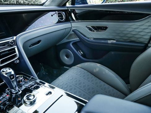New 2025 Bentley Flying Spur Plug-In Hybrid AWD/4WD image 18