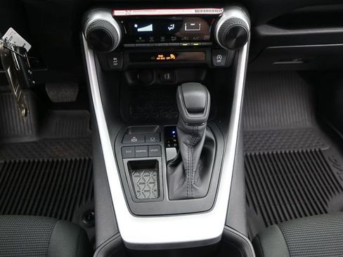 Used 2025 Toyota RAV4 LE image 9