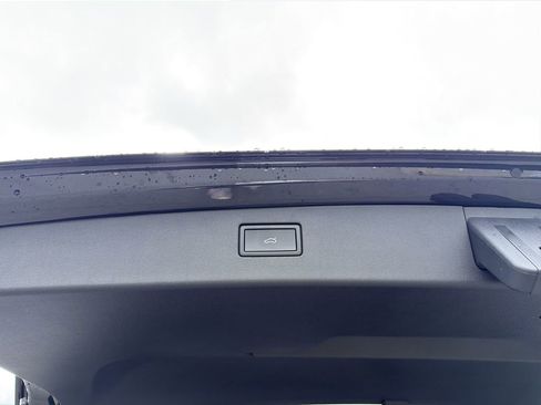 New 2026 Volkswagen Tiguan SE R-Line image 16