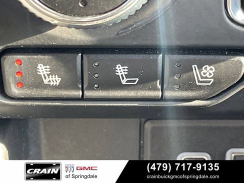 Used 2023 GMC Yukon XL SLT AWD/4WD image 18