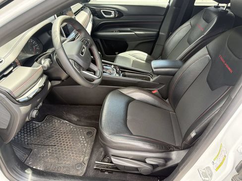Used 2025 Jeep Compass Trailhawk AWD/4WD image 24