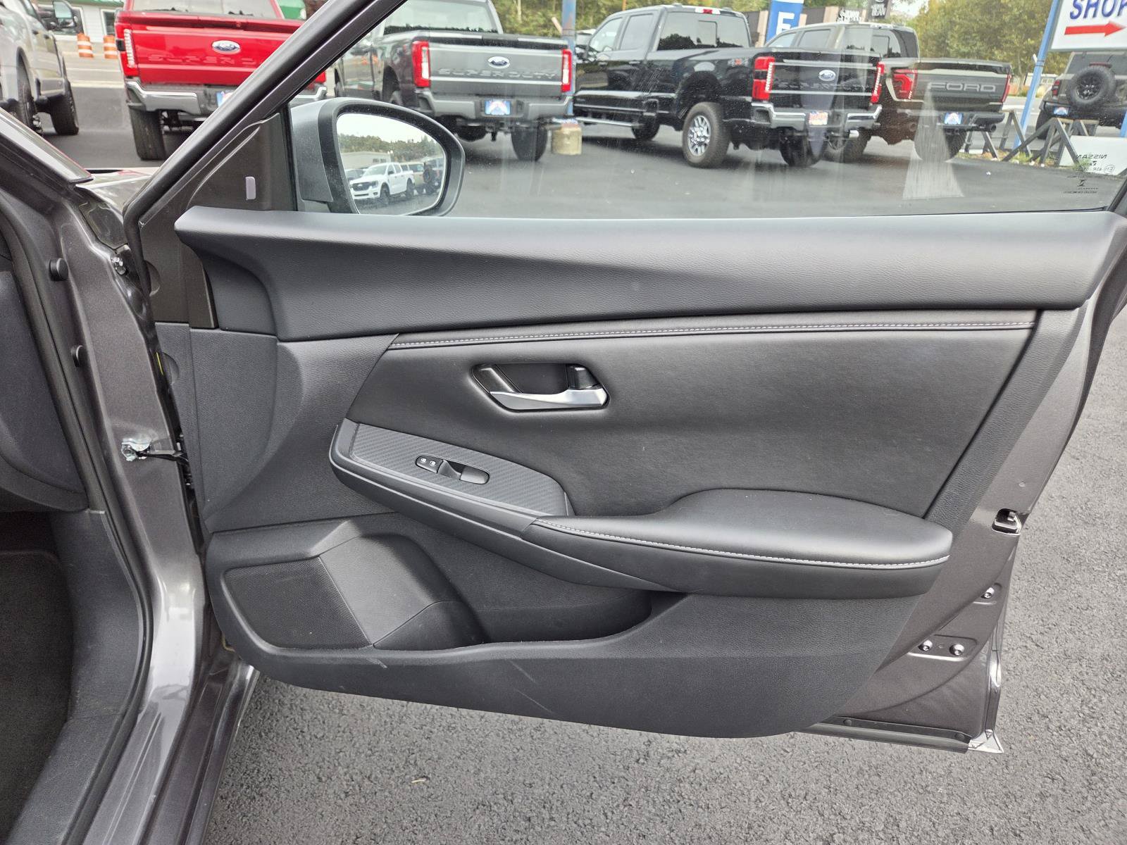 Used 2025 Nissan Sentra SV FWD image 22