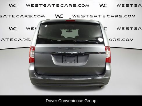 Used 2014 Chrysler Town & Country Touring-L w/ Driver Convenience Group image 5