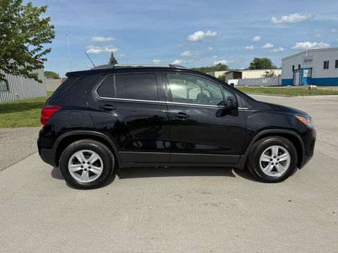 Used 2017 Chevrolet Trax LT FWD image 4