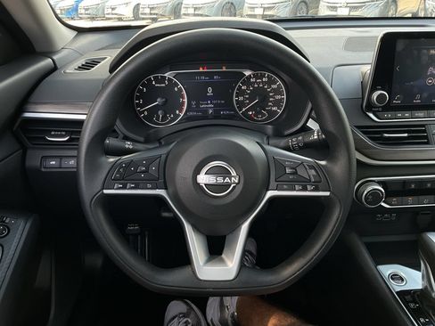 Used 2025 Nissan Altima 2.5 SV FWD image 27
