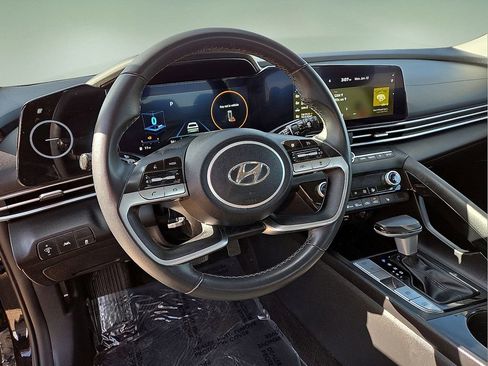Used 2023 Hyundai Elantra SEL w/ Convenience Package image 25
