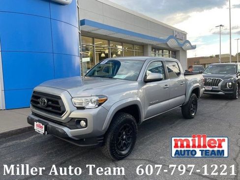 Used 2020 Toyota Tacoma SR5 AWD/4WD image 1