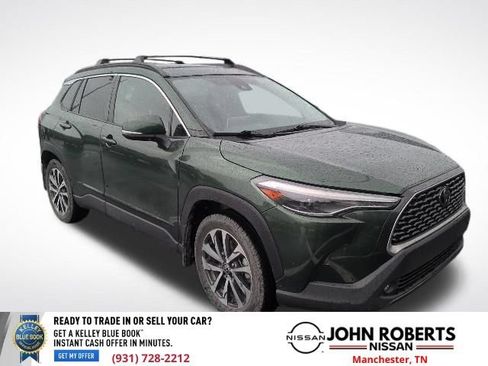 Used 2022 Toyota Corolla Cross XLE w/ Convenience Package FWD image 1