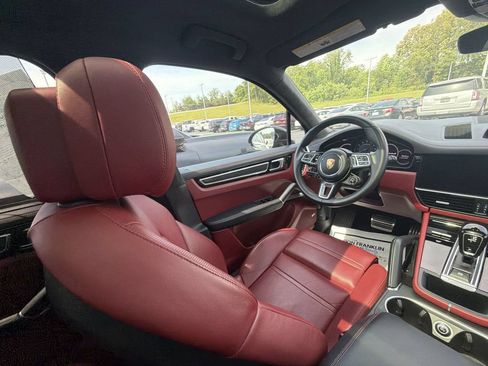 Used 2021 Porsche Cayenne Turbo S AWD/4WD image 15