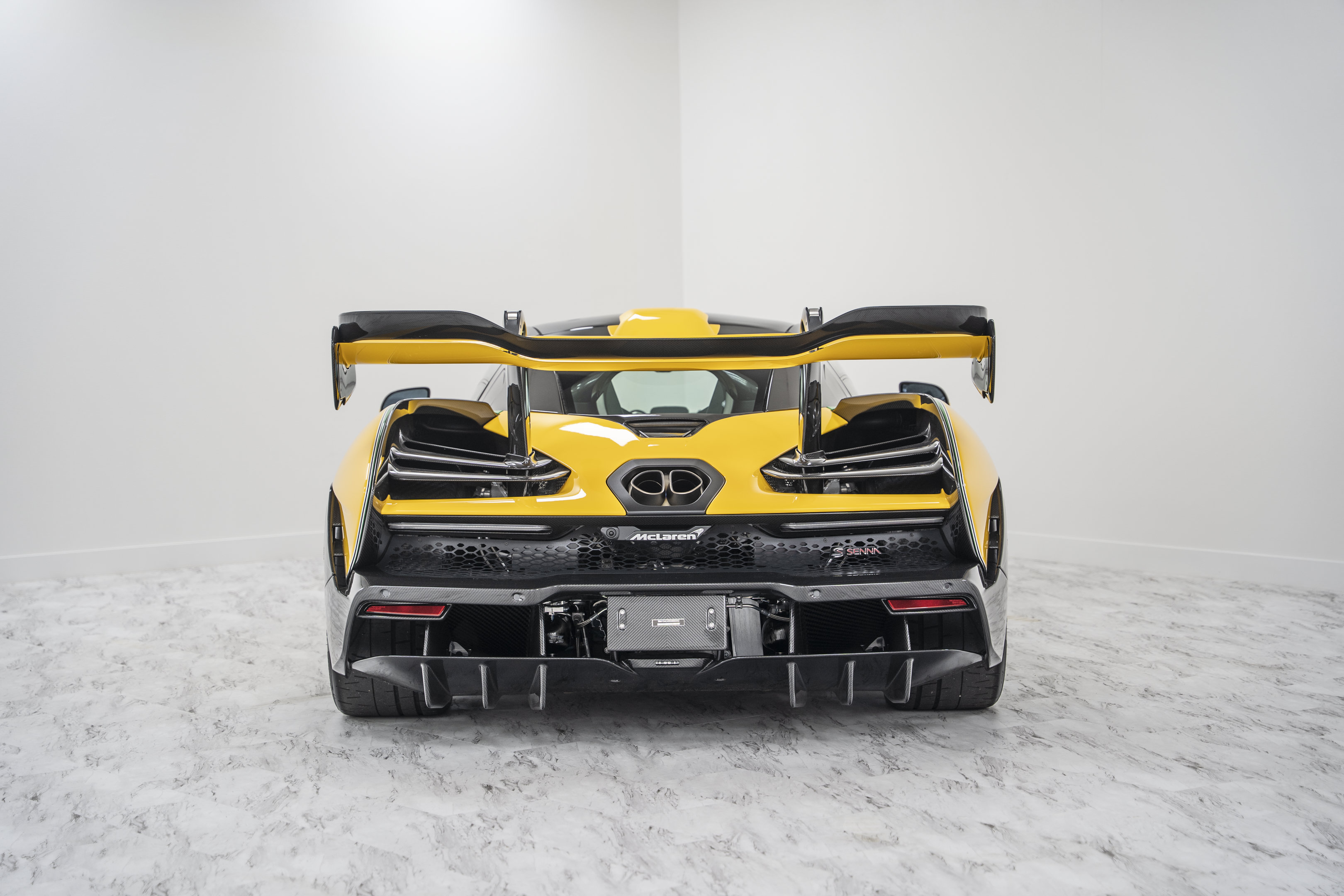 Used 2019 McLaren Senna RWD image 3