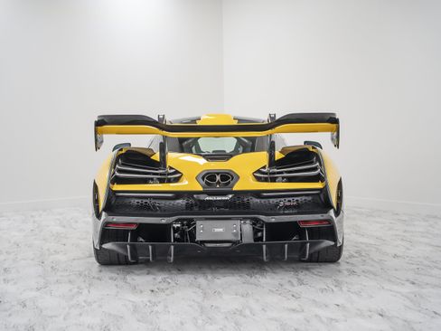 Used 2019 McLaren Senna RWD image 3