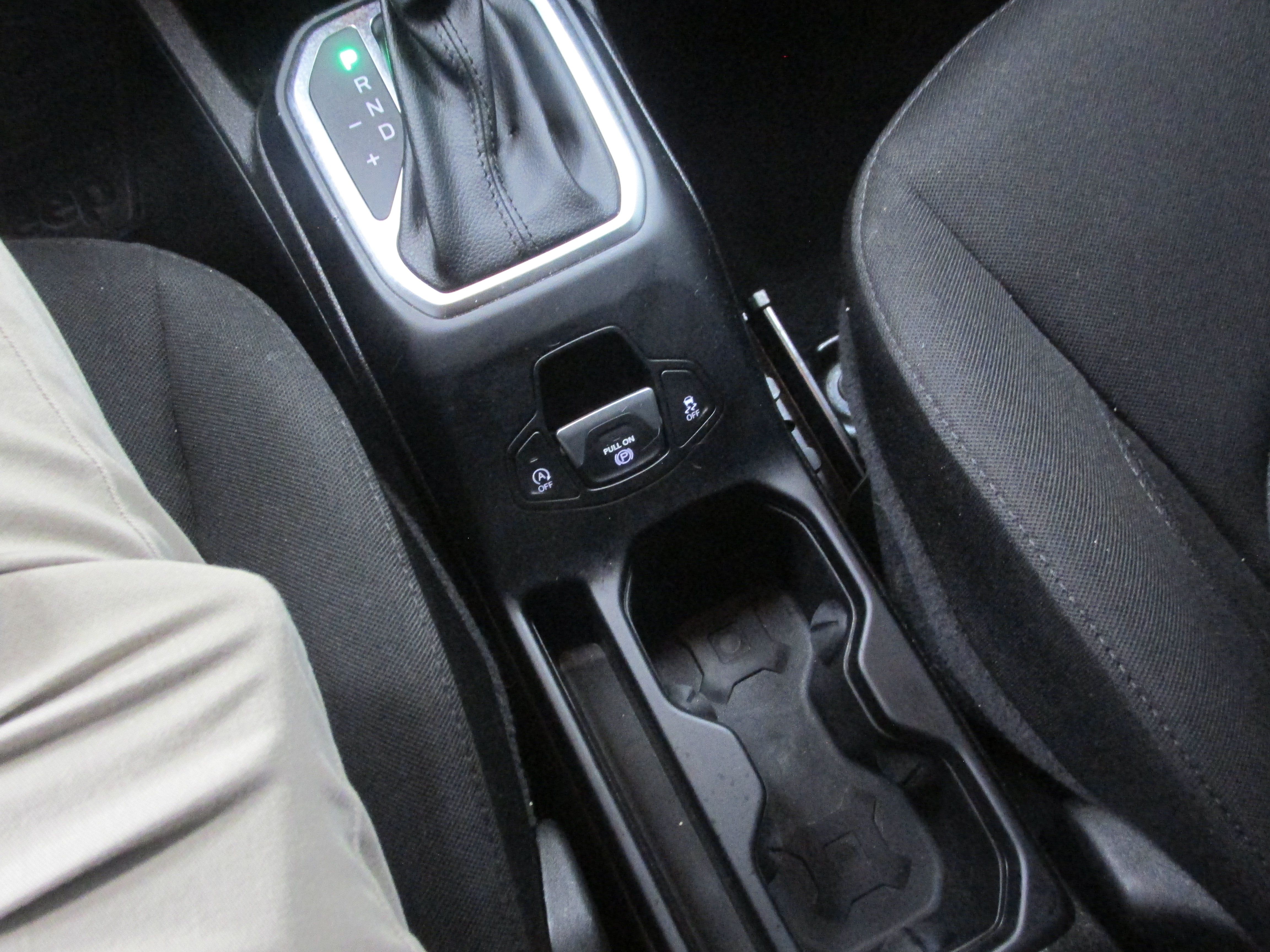 Used 2023 Jeep Renegade Latitude AWD/4WD image 36