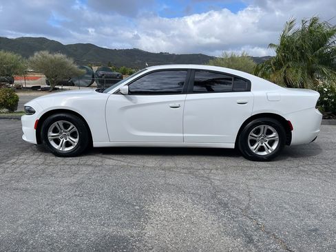 Used 2019 Dodge Charger SXT w/ Leather Interior Group RWD image 8