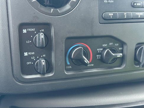 Used 2014 Ford E-350 and Econoline 350 XLT image 20