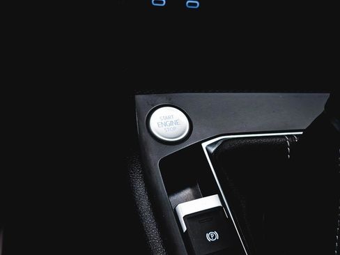 Used 2022 Volkswagen Taos S image 28