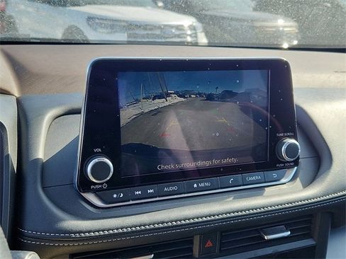 Used 2023 Nissan Rogue SV image 11