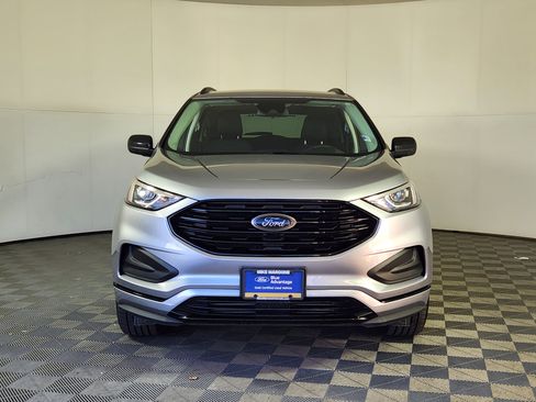 Used 2022 Ford Edge SE w/ Black Appearance Package image 2