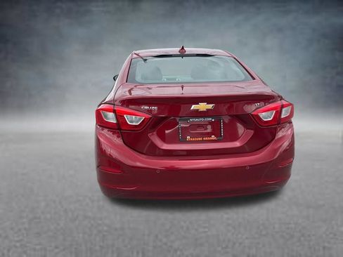 Used 2019 Chevrolet Cruze LT w/ Convenience Package FWD image 4