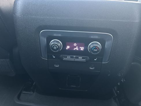 Used 2021 Chevrolet Tahoe Premier w/ Premium Package image 15