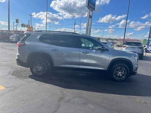 Used 2025 GMC Acadia Elevation image 5