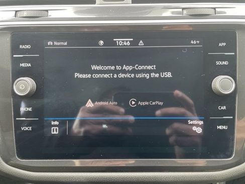 Certified 2024 Volkswagen Tiguan SE w/ Panoramic Sunroof Package image 17