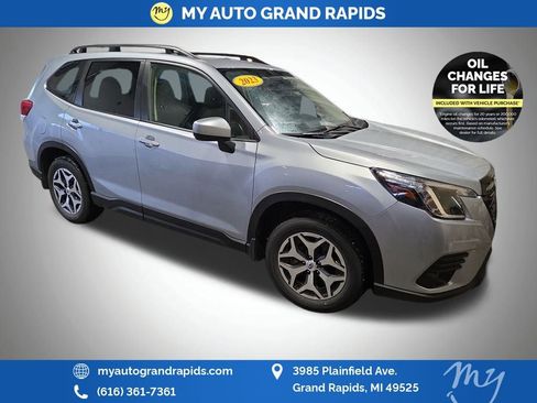 Used 2023 Subaru Forester Premium image 1