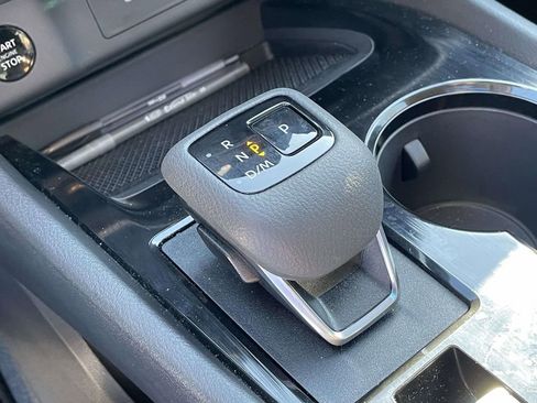 Used 2025 Nissan Rogue S image 30