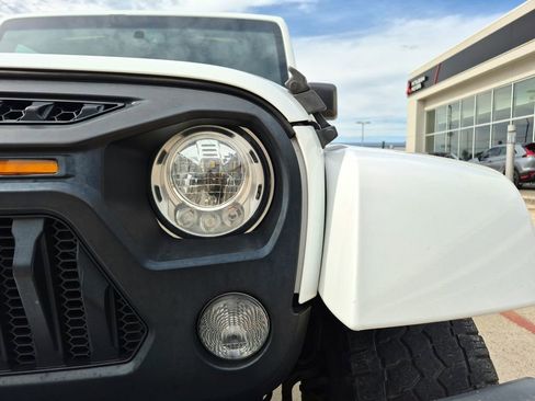 Used 2018 Jeep Wrangler Unlimited Sahara AWD/4WD image 24