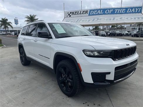 Used 2022 Jeep Grand Cherokee L Laredo image 2