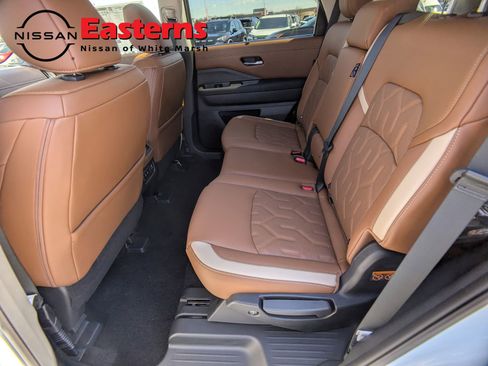 New 2026 Nissan Pathfinder Platinum image 21